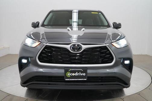 Magnetic Gray Metallic 2025 Toyota Highlander LE