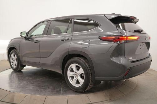 Magnetic Gray Metallic 2025 Toyota Highlander LE