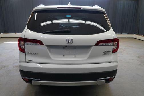 White 2022 Honda Pilot Touring 7-Passenger