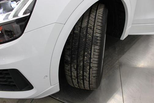 Glacier White Metallic 2022 Audi Q8 55 Premium Plus