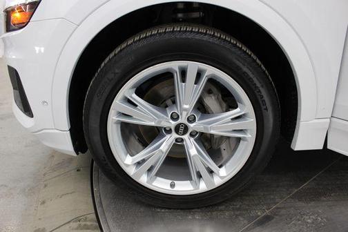 Glacier White Metallic 2022 Audi Q8 55 Premium Plus