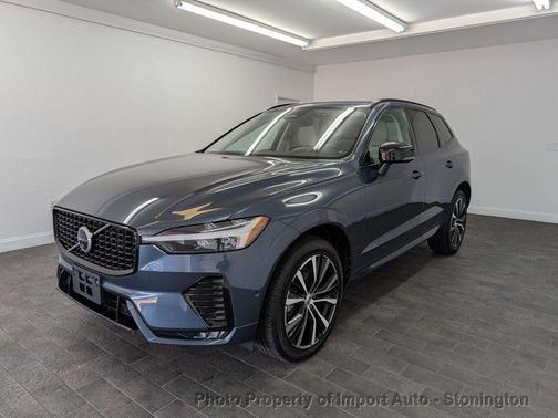 2024 Volvo XC60 B5 Plus Dark Theme