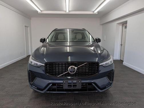 2024 Volvo XC60 B5 Plus Dark Theme