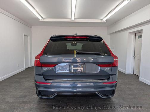 2024 Volvo XC60 B5 Plus Dark Theme