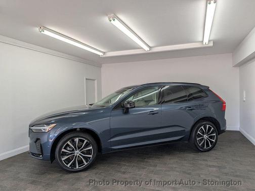2024 Volvo XC60 B5 Plus Dark Theme