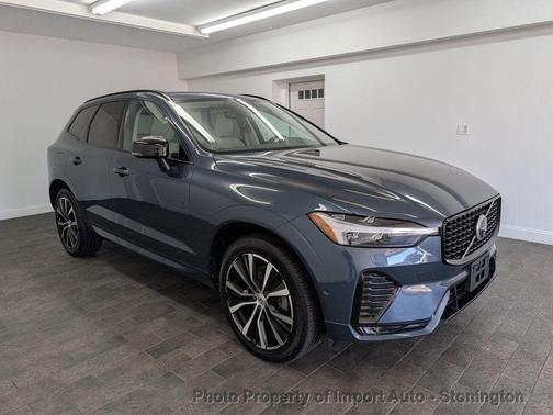 2024 Volvo XC60 B5 Plus Dark Theme
