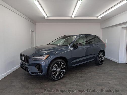 2024 Volvo XC60 B5 Plus Dark Theme