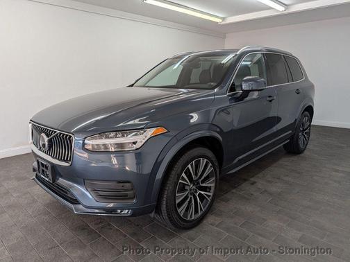2022 Volvo XC90 T6 Momentum