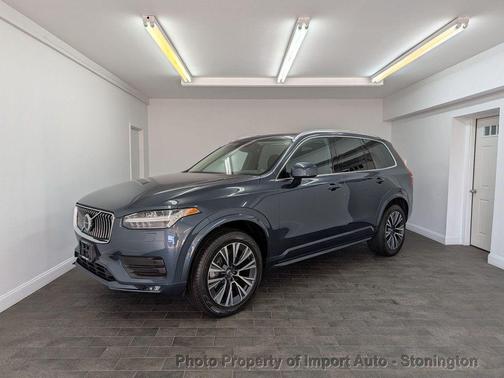 2022 Volvo XC90 T6 Momentum