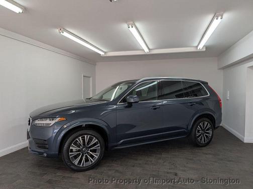 2022 Volvo XC90 T6 Momentum