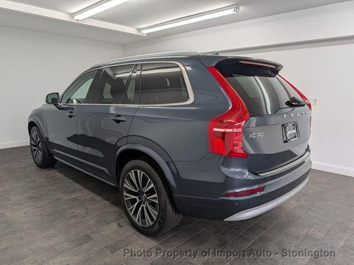 2022 Volvo XC90 T6 Momentum