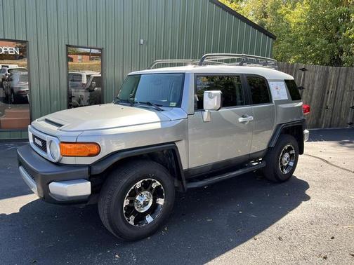 Photo 4 of 22 of 2012 Toyota FJ Cruiser Base
