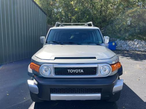Photo 3 of 22 of 2012 Toyota FJ Cruiser Base
