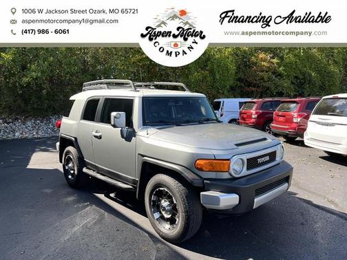 Photo 1 of 22 of 2012 Toyota FJ Cruiser Base