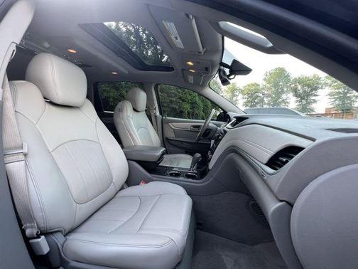 Photo 2 of 20 of 2014 Chevrolet Traverse LTZ