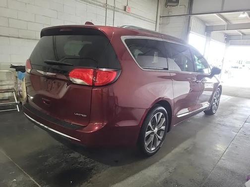 Velvet Red Pearlcoat 2020 Chrysler Pacifica Limited
