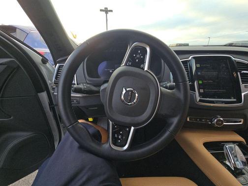 2025 Volvo XC90 Plug-In Hybrid T8 Ultra 7-Seater