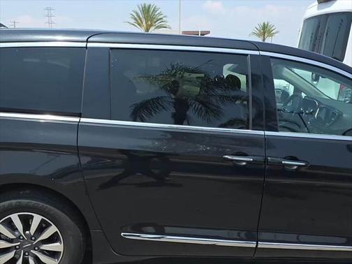 2022 Chrysler Pacifica Hybrid Limited