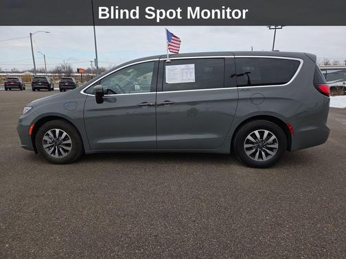 2023 Chrysler Pacifica Hybrid Touring L