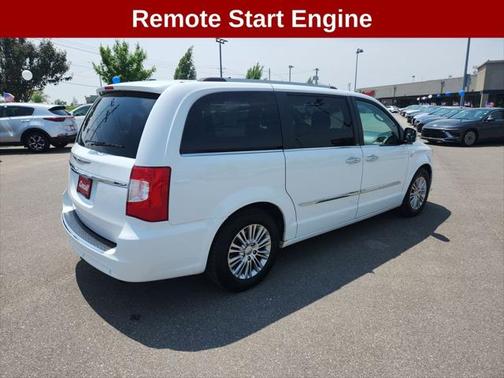 2014 Chrysler Town & Country Touring-L