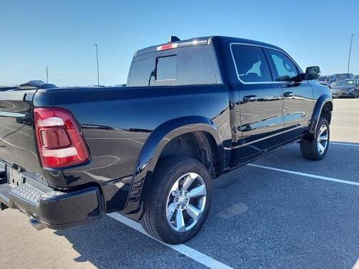 Diamond Black Crystal Pearlcoat 2022 RAM 1500 Limited