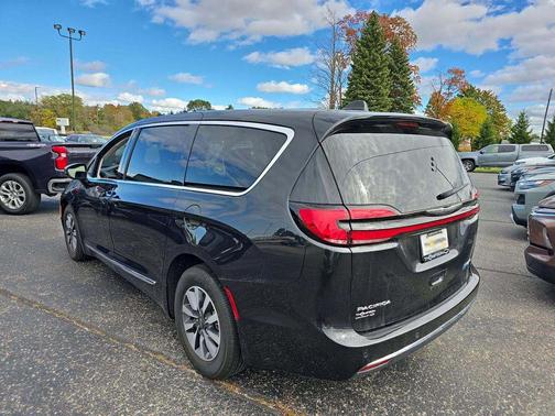 2023 Chrysler Pacifica Hybrid Limited