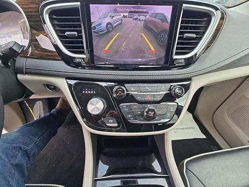 2023 Chrysler Pacifica Hybrid Limited