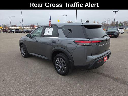 2024 Nissan Pathfinder S FWD