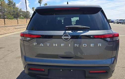 2024 Nissan Pathfinder S FWD