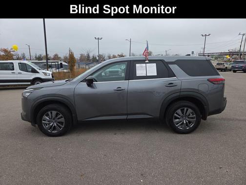 2024 Nissan Pathfinder S FWD