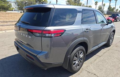 2024 Nissan Pathfinder S FWD