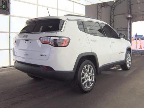 Bright White Clearcoat 2022 Jeep Compass Latitude Lux