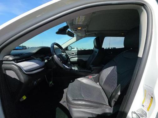 Bright White Clearcoat 2022 Jeep Compass Latitude Lux