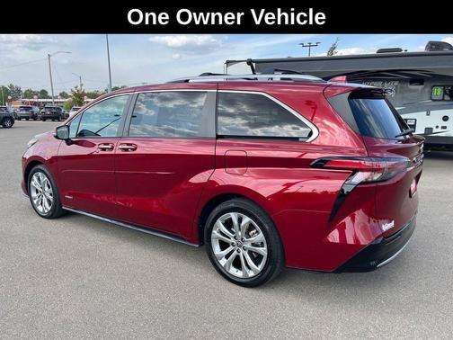 2021 Toyota Sienna Platinum 7 Passenger