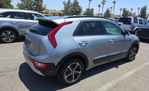 2023 Kia Niro SX