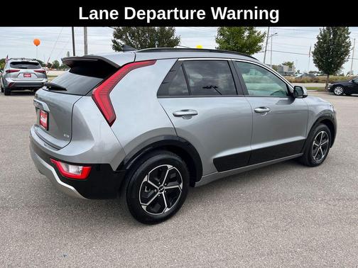 2023 Kia Niro SX