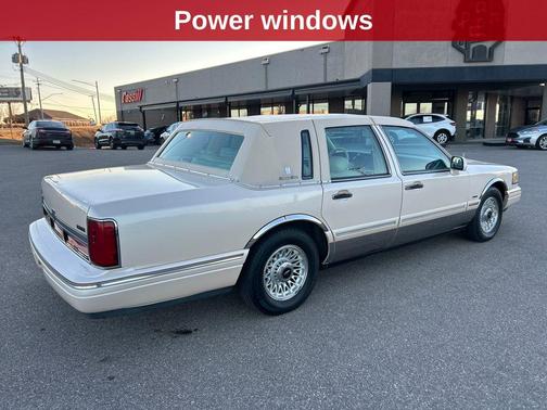 1996 Lincoln Town Car Signature