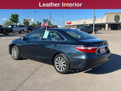 Midnight Black Metallic 2016 Toyota Camry XLE
