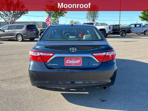 Midnight Black Metallic 2016 Toyota Camry XLE