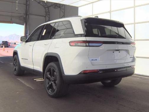 Bright White Clearcoat 2023 Jeep Grand Cherokee Limited