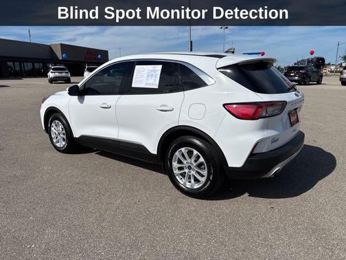 Oxford White 2020 Ford Escape SE