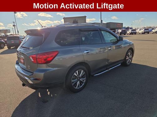 2018 Nissan Pathfinder SL