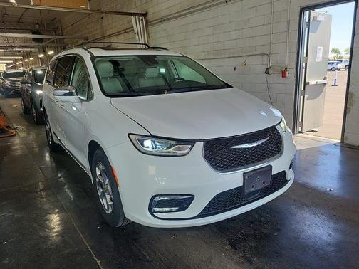 Bright White Clearcoat 2021 Chrysler Pacifica Limited