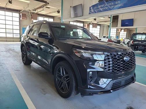 Black Metallic 2025 Ford Explorer ST-Line