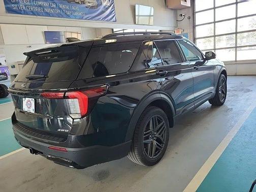 Black Metallic 2025 Ford Explorer ST-Line