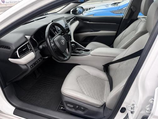 Super White 2021 Toyota Camry SE