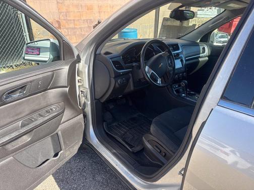 Silver Ice Metallic 2015 Chevrolet Traverse 1LT