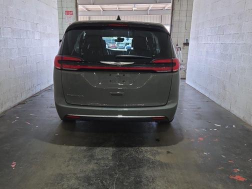 Ceramic Gray Clearcoat 2025 Chrysler Pacifica L