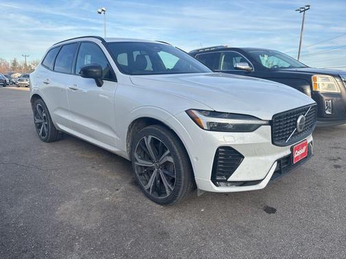 2022 Volvo XC60 B6 R-Design