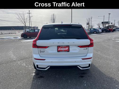 2022 Volvo XC60 B6 R-Design